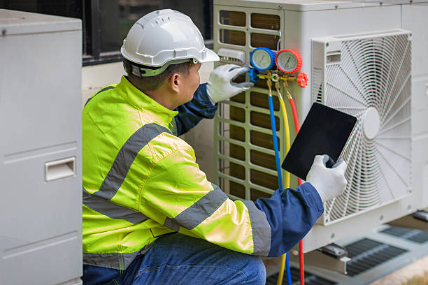 Professional Hvac technician working in Lisbon, IA